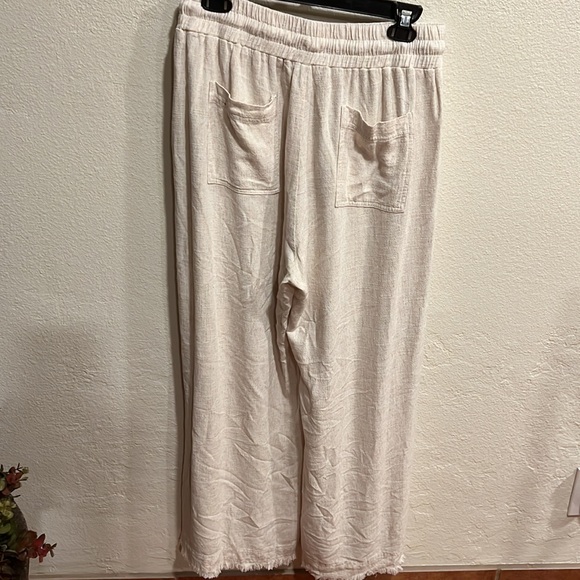 SOLD OUT- Umgee Womens Pant with Elastic Waist, Side & Back Pockets,Frayed Hem - Picture 3 of 6